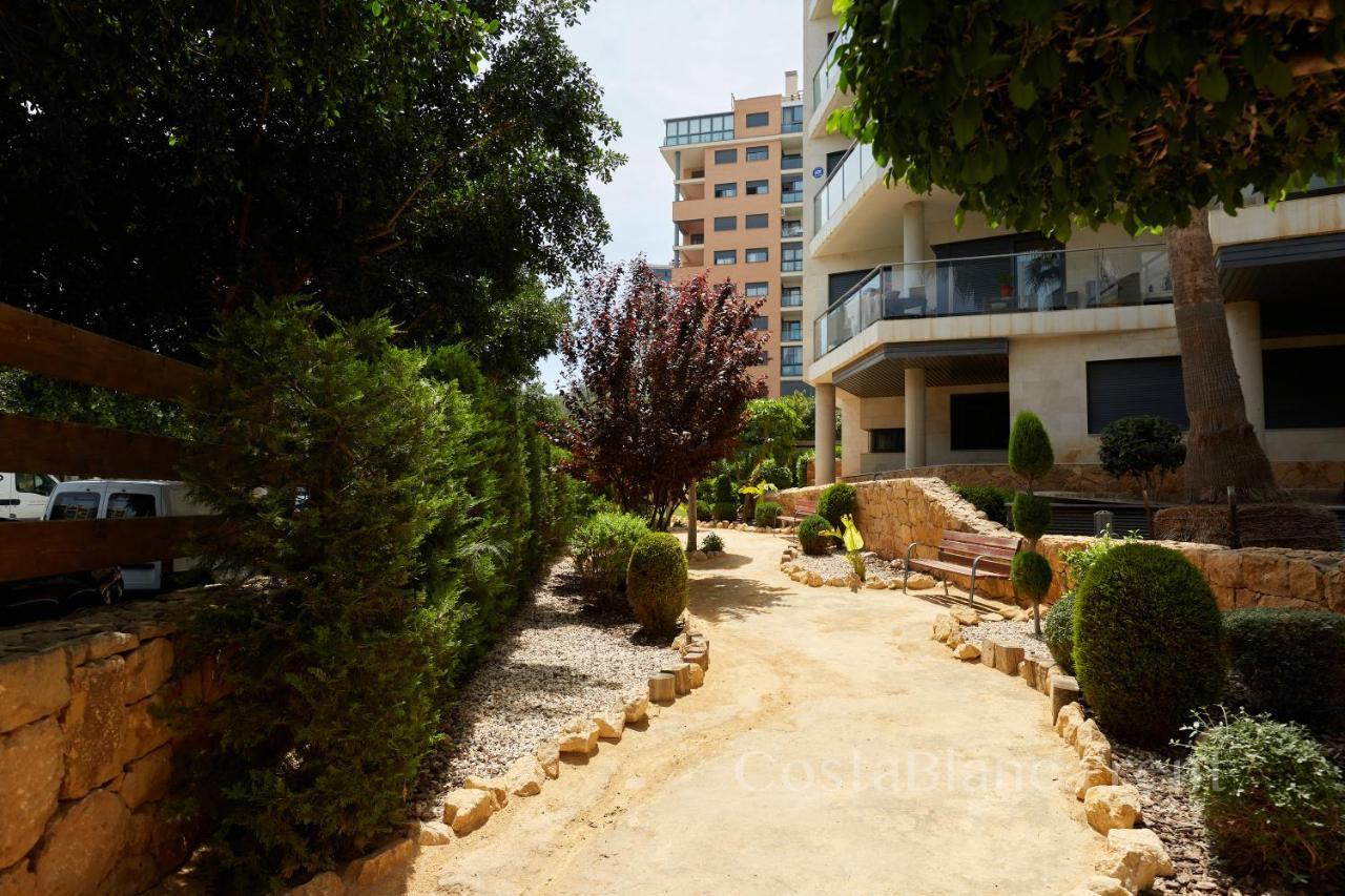 Luxurious, Newly-Renovated Large 2-Bedroom Condo By The Beach Benidorm Exteriör bild