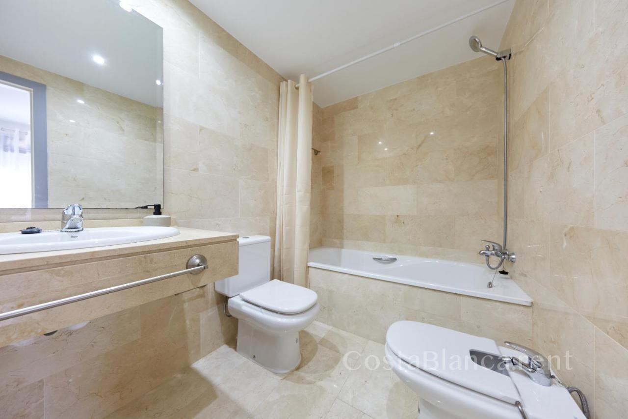 Luxurious, Newly-Renovated Large 2-Bedroom Condo By The Beach Benidorm Exteriör bild