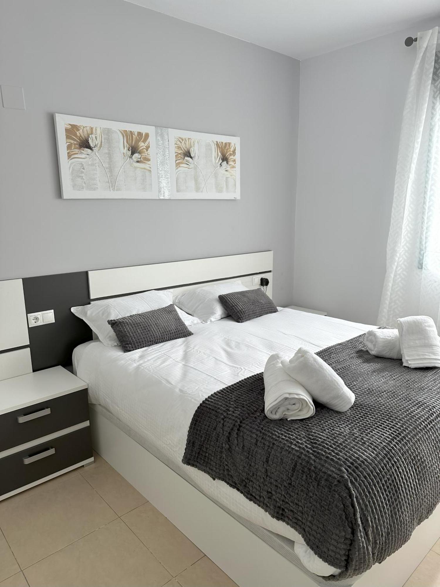 Luxurious, Newly-Renovated Large 2-Bedroom Condo By The Beach Benidorm Exteriör bild