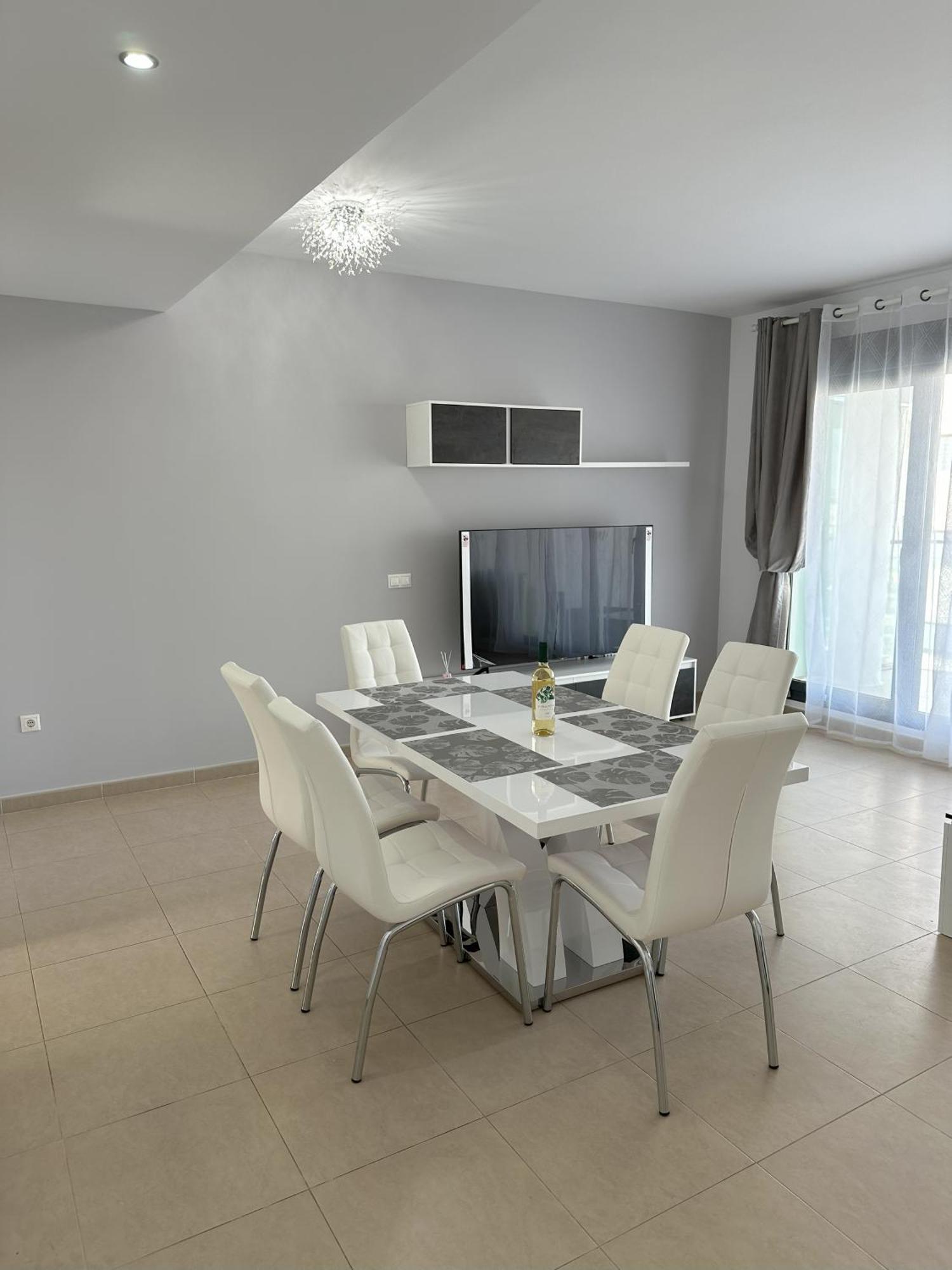 Luxurious, Newly-Renovated Large 2-Bedroom Condo By The Beach Benidorm Exteriör bild
