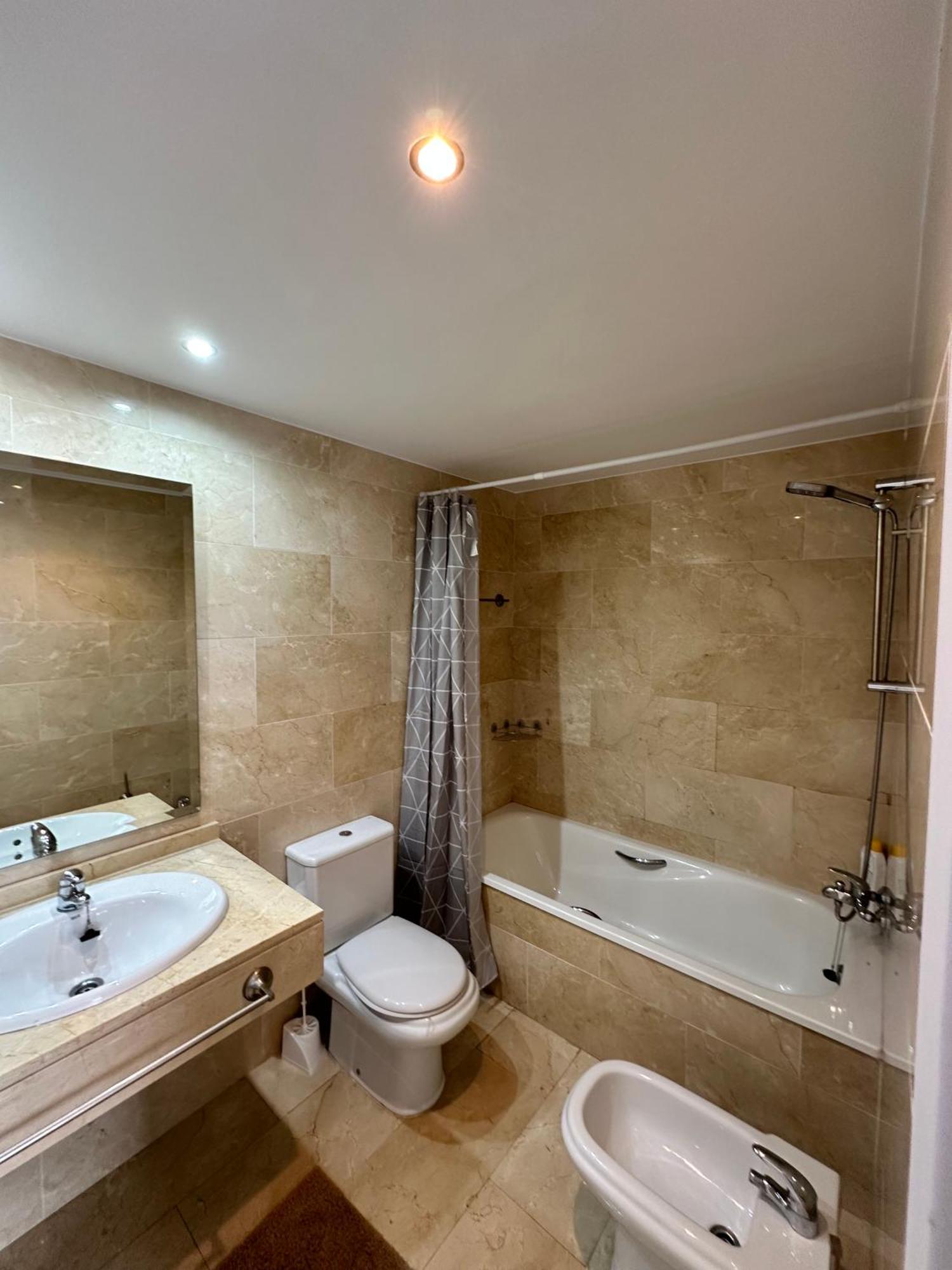 Luxurious, Newly-Renovated Large 2-Bedroom Condo By The Beach Benidorm Exteriör bild